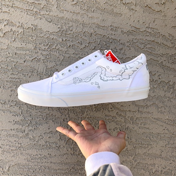 CUSTOM SHOES 👟PRICES VARY - Picture 2 of 3